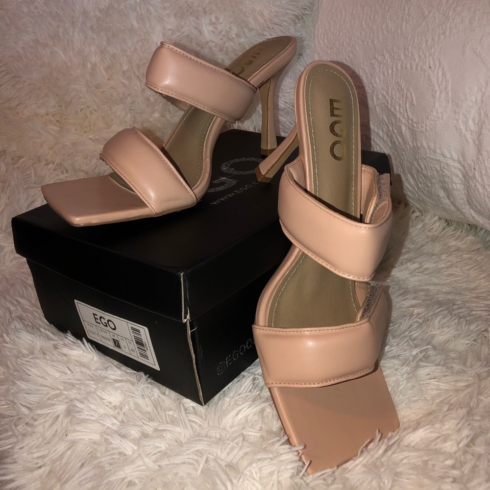 Square toe high heels. Previous buyer fell through so their lose is your gain!